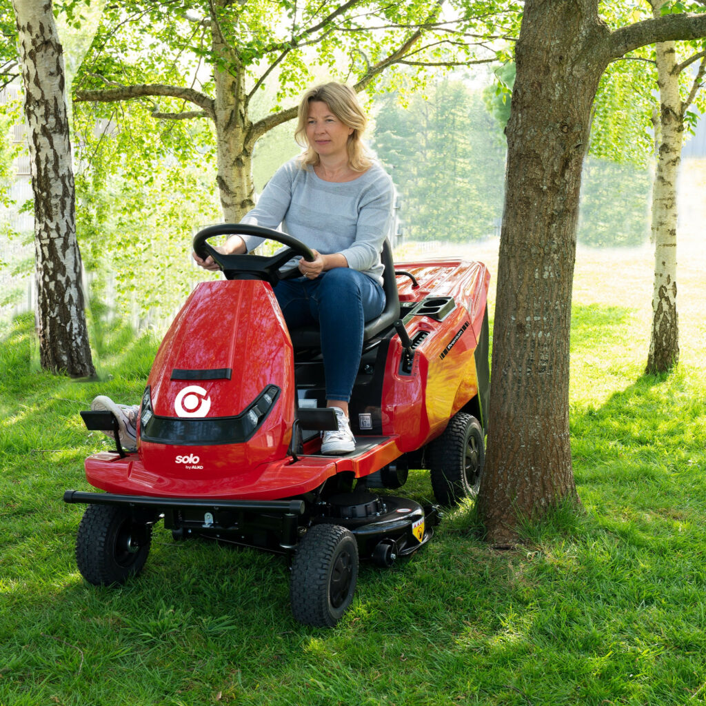 ALKO SOLO R85.1 LI battery rideon mower (81cm cut) FR Jones & Son ALKO SOLO R85.1 LI battery rideon mower (81cm cut) FR Jones & Son